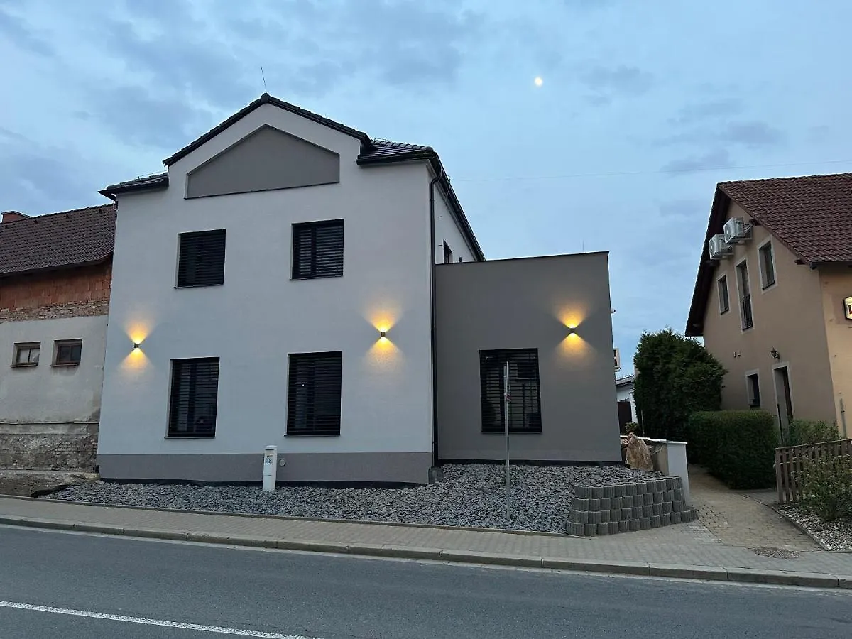Restaurace - Penzion Bavorsky Dvur Sezemice Guest house